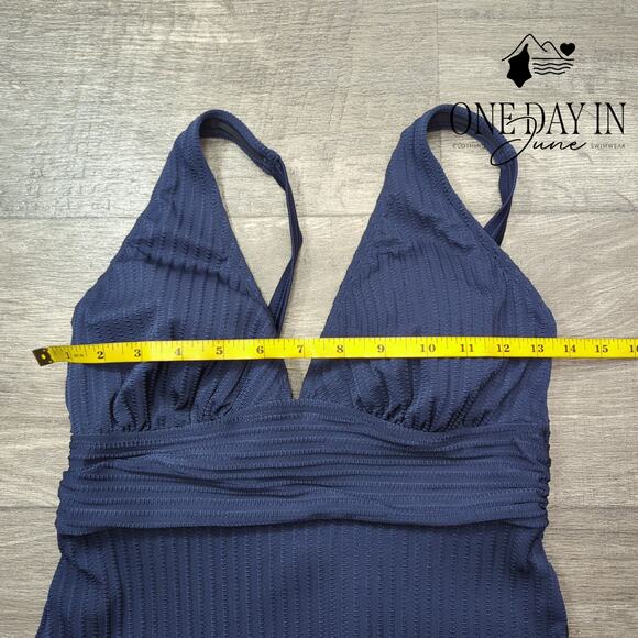 Cupshe V Front Textured One Piece Swimsuit Size M - Picture 3 of 5